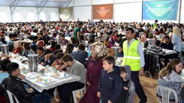 Erzurum'da iftar çadırlarına büyük ilgi