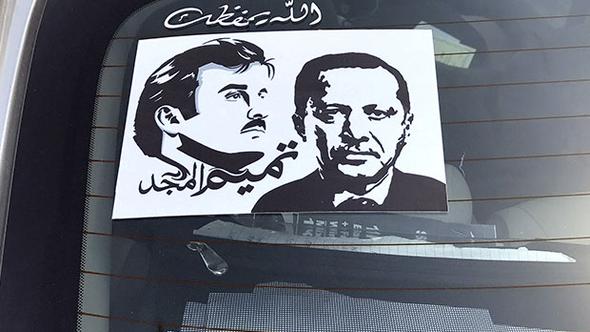 Katar'da Erdoğan posterlerine büyük ilgi!