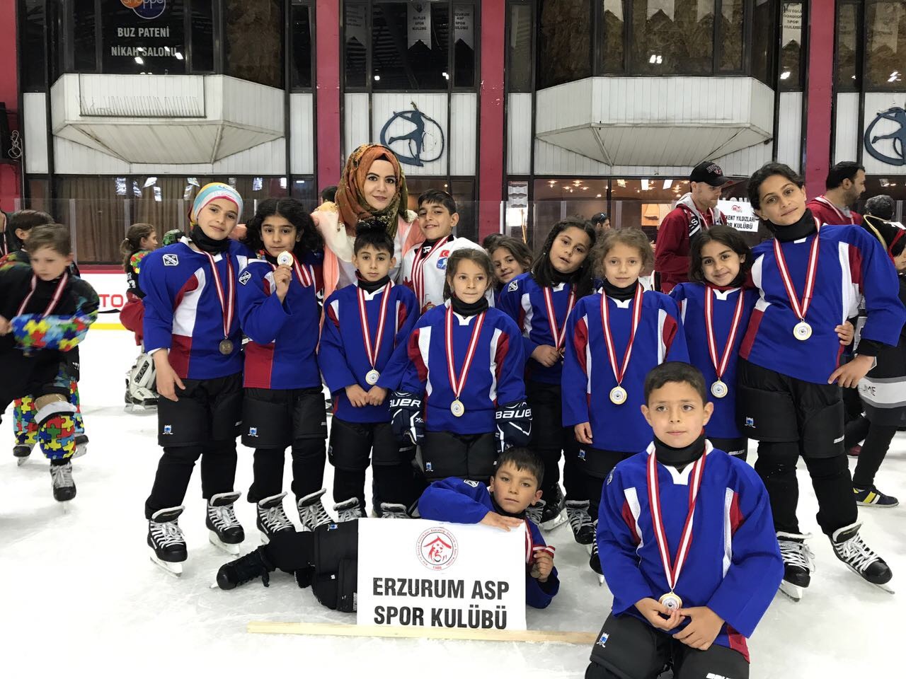 Erzurum ASP Spor Kulübü buz hokey takımını kurdu