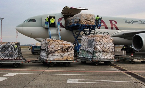 Katar'a 105 uçak dolusu gıda malzemesi gitti