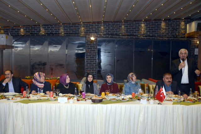 AK Parti Erzurum İl Yönetimi İftarda Bir Araya Geldi