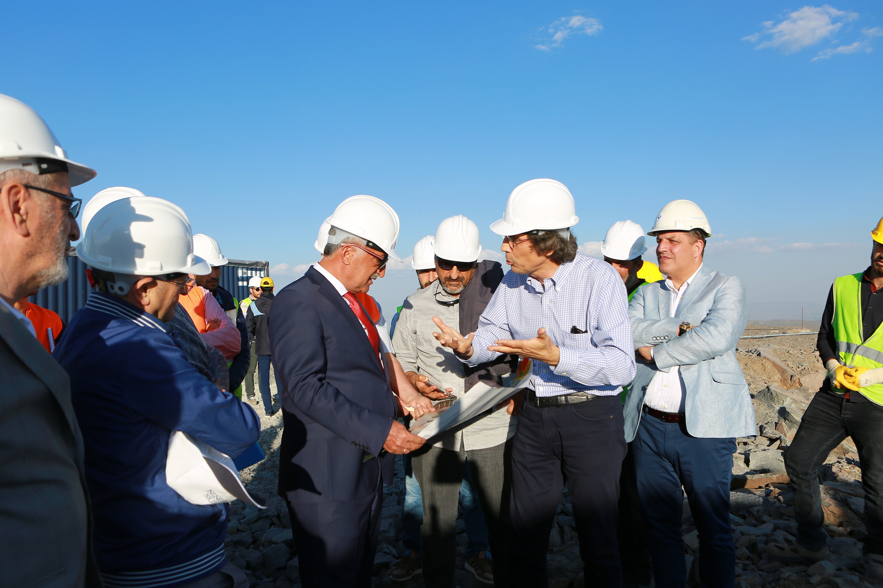 Rektör Çomaklı, Doğu Anadolu Gözlemevi’ni ziyaret etti