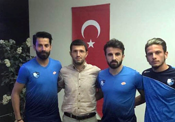 B.B.Erzurumspor, iç transferde üç oyuncusu ile sözleşme imzaladı