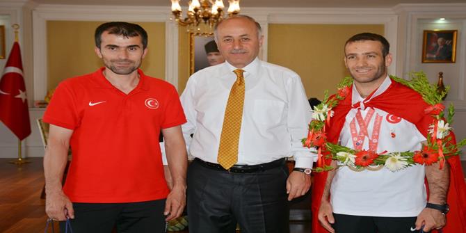 Vali Azizoğlu’ndan Olimpiyat Şampiyonuna Cumhuriyet altını