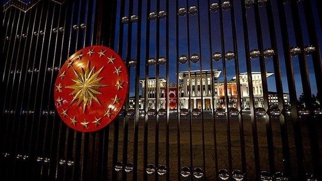 Erdoğan'ın danışmanları birbirine girdi!