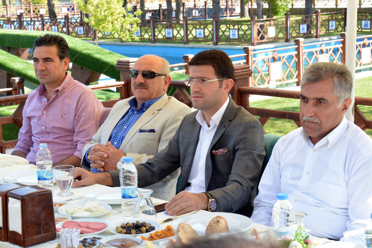 B.B.Erzurumsporlu futbolcular, Yönetim Kurulu ile kahvaltıda bir araya geldi