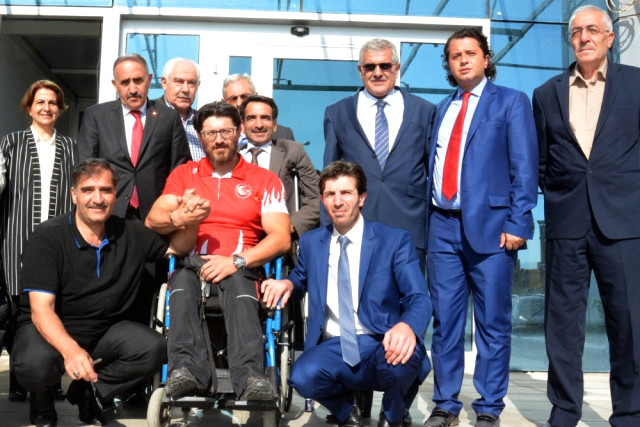 Tanfer'den Bedensel Engelli Milli Sporcuya Vefa