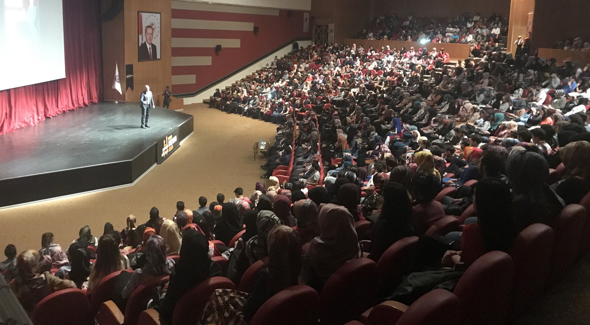 Bekir Develi gençlerle buluştu