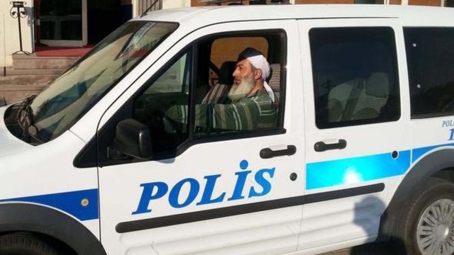 Sakallı ve sarıklı polisin ardından genelge