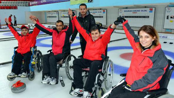 'Curling' hayatlarına renk kattı