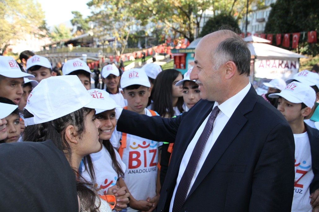 Çocukları Vali Azizoğlu karşıladı