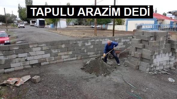 Erzurum'da yola duvar ördü!