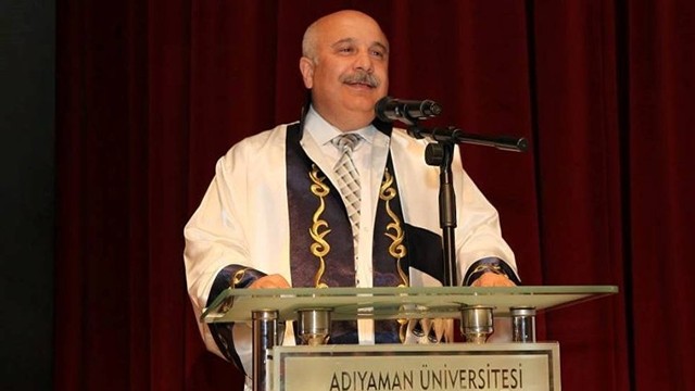 'Kadınlarla tokalaşmak haramdır' diyen rektörden yeni açıklama