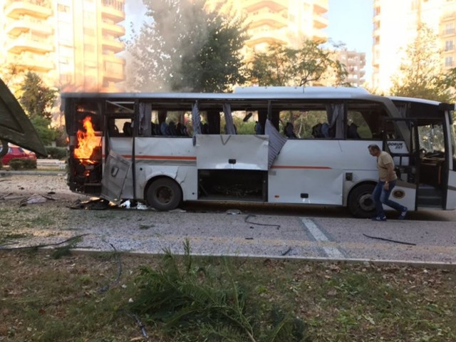 Mersin'de polis aracına bombalı saldırı