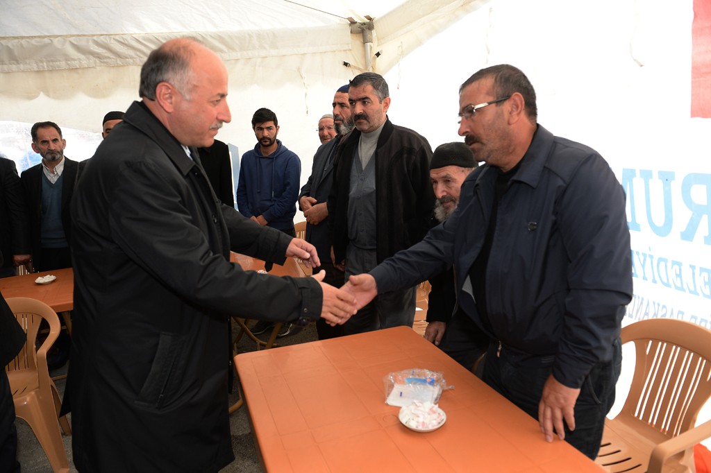 Vali Azizoğlu şehit ailesine taziye ziyaretinde bulundu