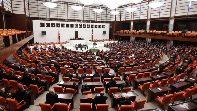 Paradise Belgeleri'nin araştırılması önerisi AK Parti oylarıyla reddedildi