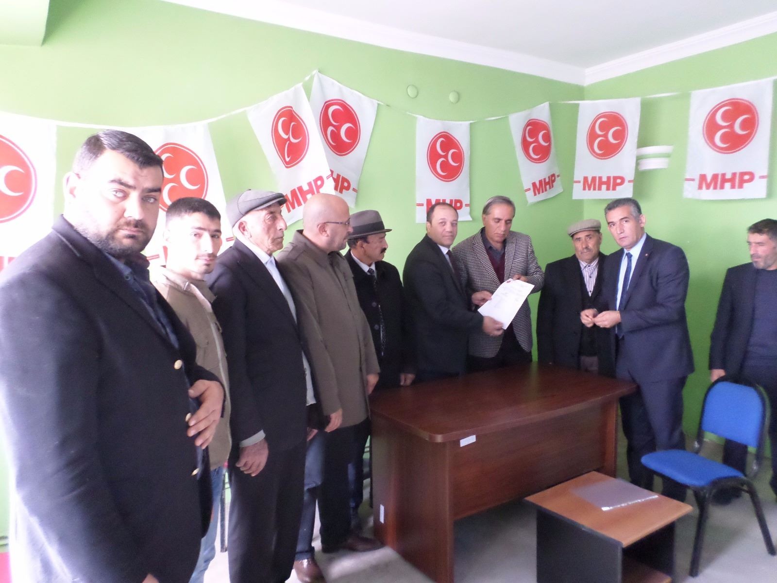 MHP Karayazı’da teşkilat binasını açtı