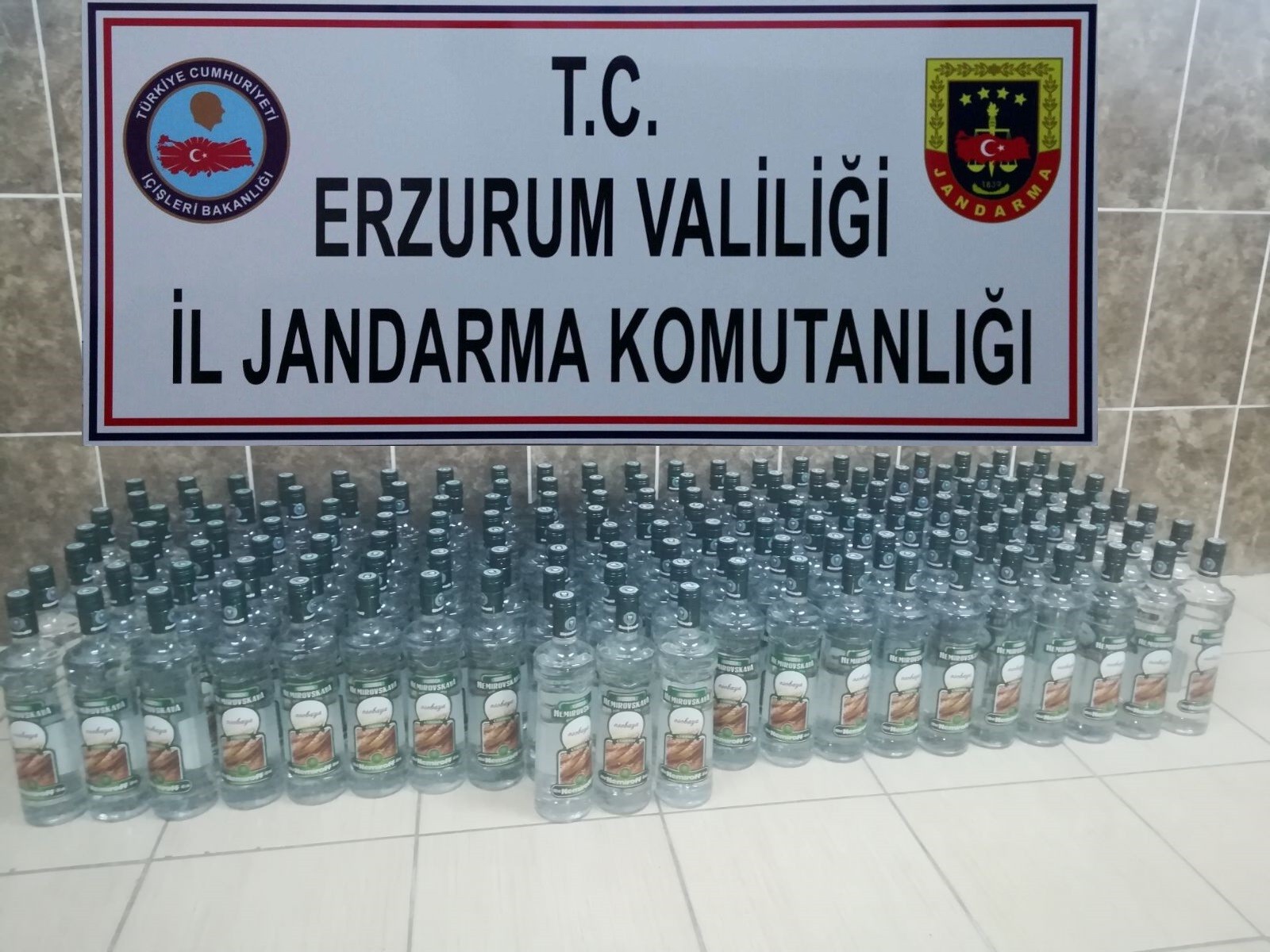 Erzurum’da 161 şişe kaçak alkol ile bin paket kaçak sigara ele geçirildi