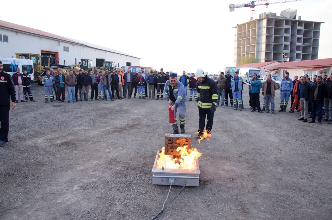 Palandöken Belediyesi personeline yangın eğitimi verildi