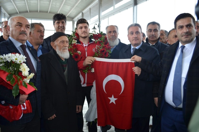 Taşkesenligil, "Ertürk Kardeşlerden Zafer Bekliyoruz"