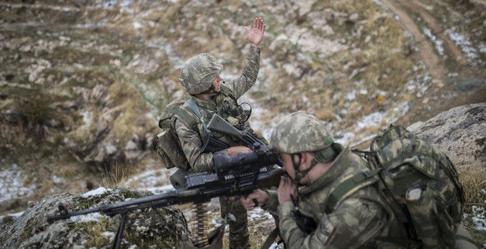 Mehmetçik, Gabar Dağı'nda teröristlere göz açtırmıyor