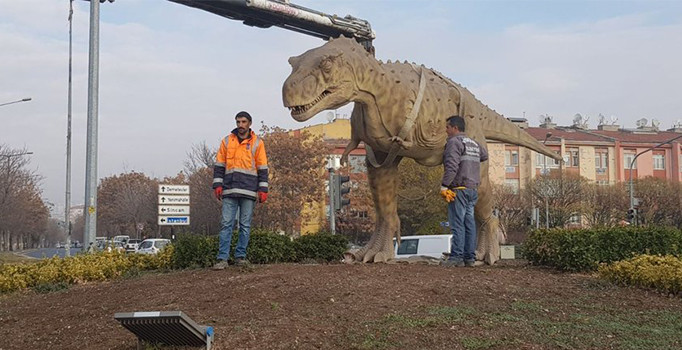 Ankara'daki dinazor maketi kaldırıldı