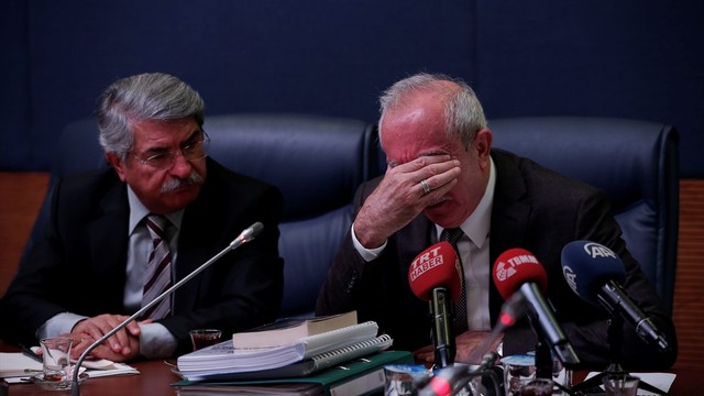 AK Partili vekil Orhan Miroğlu gözyaşlarını tutamadı