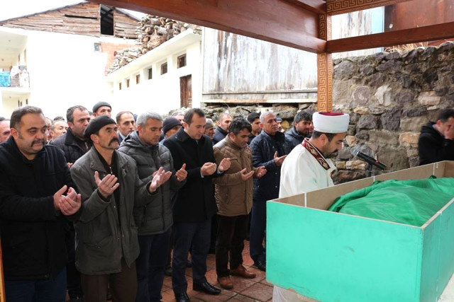 Olurlu Yalçın Öğretmen'in Ani Ölümü İlçeyi Yasa Boğdu