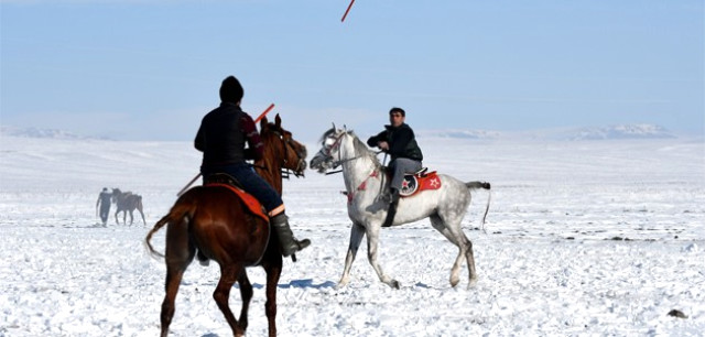 Kars'ta Yaşatılmaya Çalışılan Cirit Geleneği Nefes Kesti