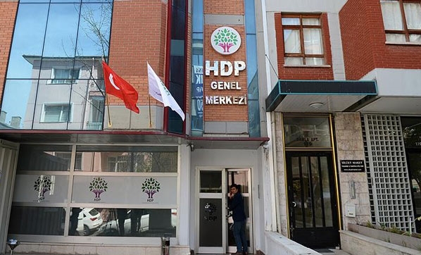 Kirayı almak için geldiği HDP Genel Merkezi'nde darbedildi