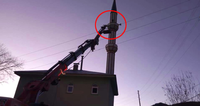 Cami İmamı, Hoparlörü Onarmak İçin Çıktığı Minarede Kalp Krizi Geçirip Öldü