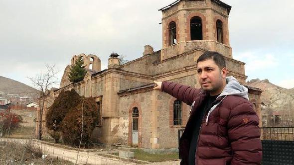 Çatısında çam ağacı yetişen kilise, bu yıl da restore edilmeyecek