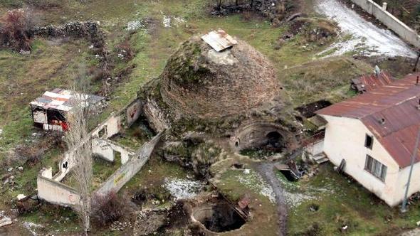 Tarihi hamam çürümeye terk edildi