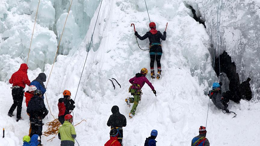 Erzurum'daki buz tırmanış festivali nefes kesti