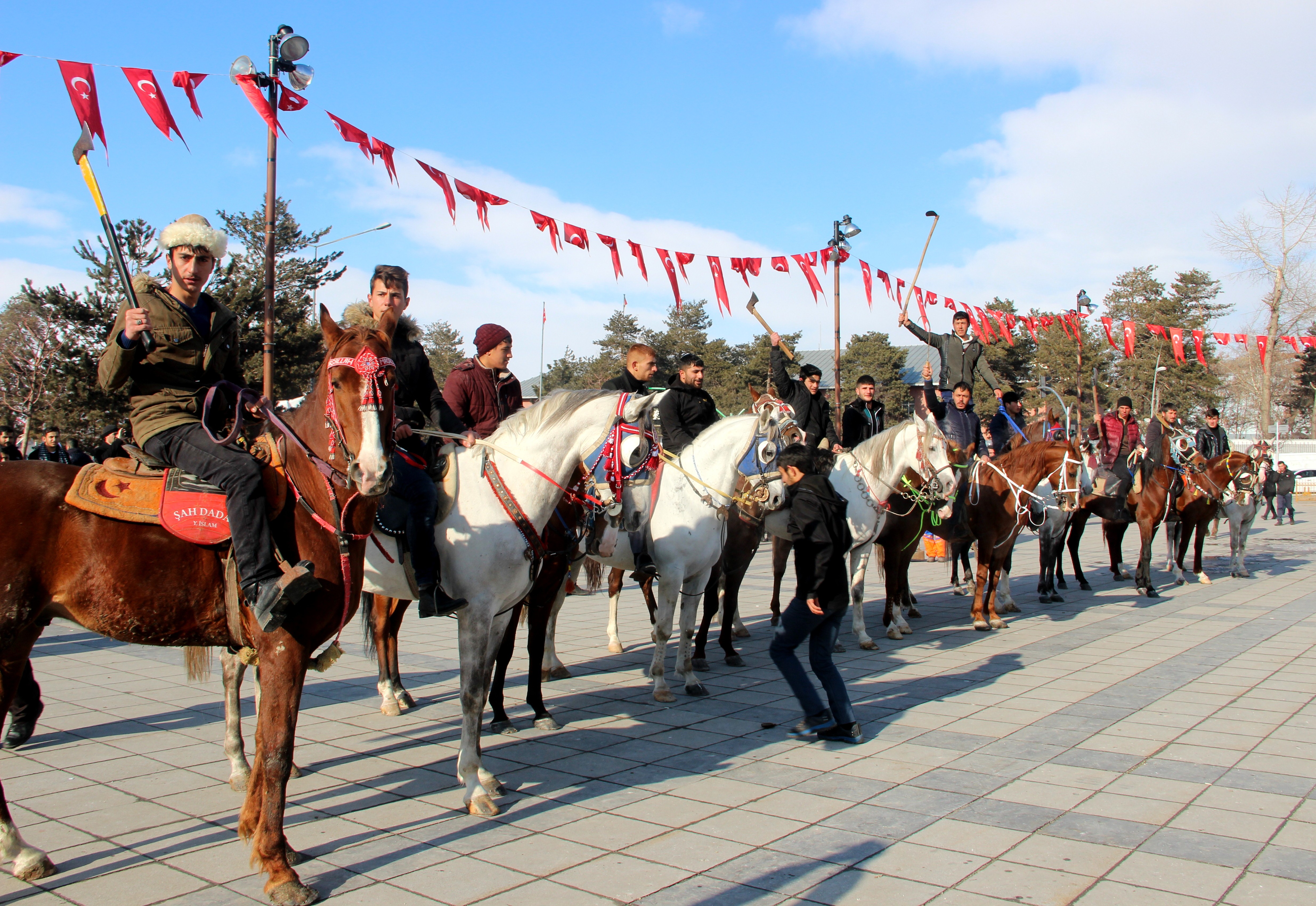 Atlı cirit ekibinden Zeytin Dalı Harekatı'na destek