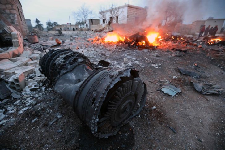 Suriyeli muhalifler Rus uçağını düşürdü