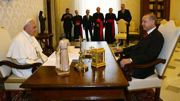 Cumhurbaşkanı Erdoğan, Papa Françesko ile görüşüyor