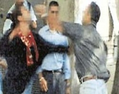 İşyerlerinin camlarını kırdılar!