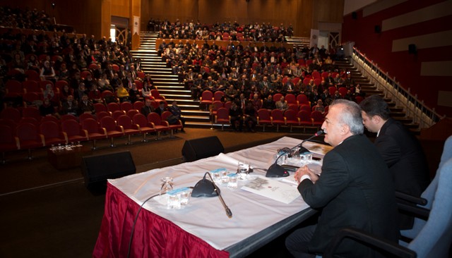 Rektör Çomaklı, Atatürk Üniversitesi idari personeliyle buluştu