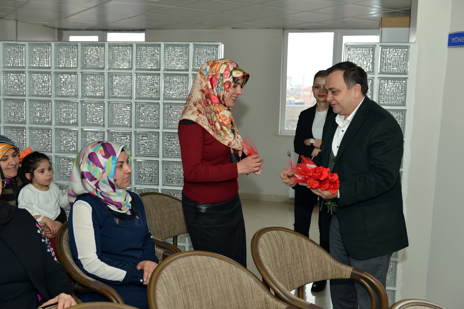 Ferhat Mergan'dan geleneksel gün hediyesi