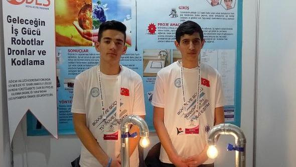 Lise öğrencileri, sensörlü sokak lambası projesiyle birinci oldu