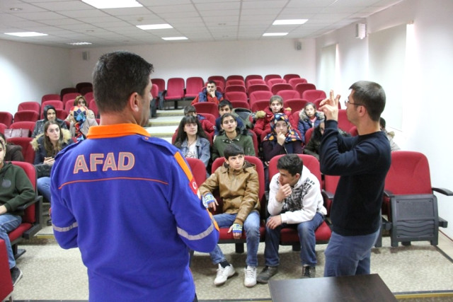 Afad'dan Engelli Öğrencilere Deprem Eğitimi