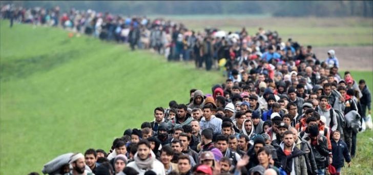 Moumtzis: İki milyon kişi Türkiye sınırına yığılacak