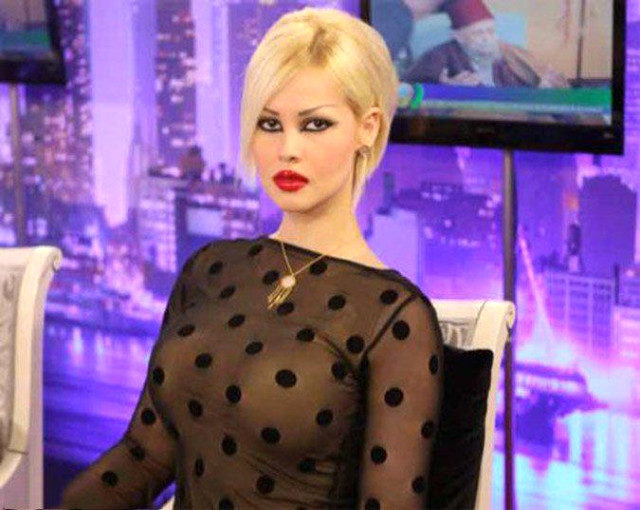 Eski 'kedicik' Ceylan Özgül, Adnan Oktar için uzaklaştırma kararı aldırdı