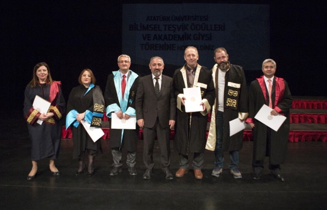Atatürk Üniversitesi Bilimsel Teşvik Ödülleri ve Akademik Giysi Töreni Gerçekleşti