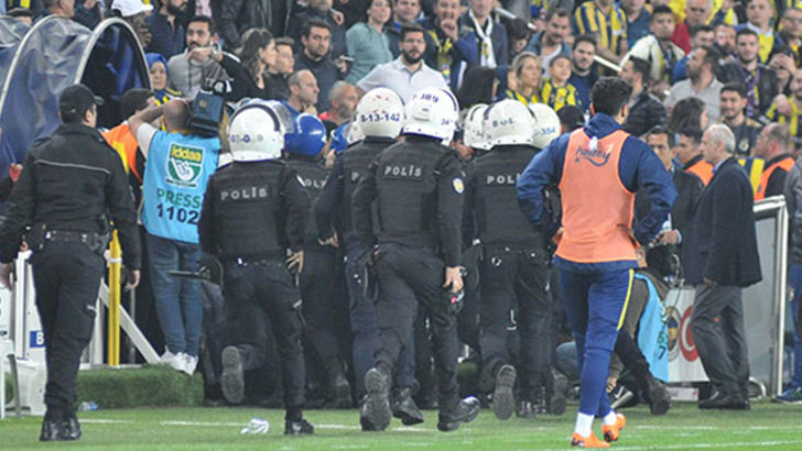Fenerbahçe - Beşiktaş maçında gözaltına alınan şüphelilerin 25'i adliyeye sevk edildi