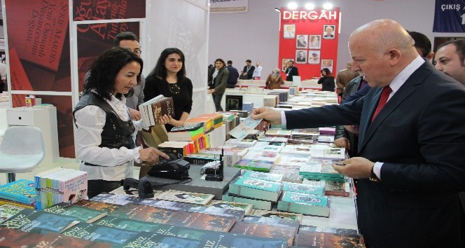 Başkan Sekmen’den 5. Doğu Anadolu Kitap Fuarı’na ziyaret