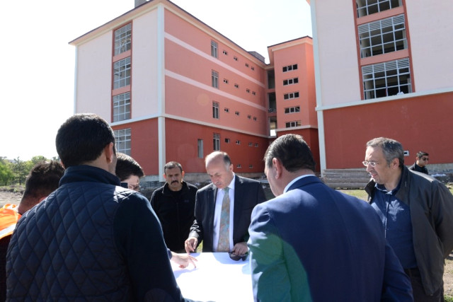 Vali Azizoğlu, İnşaatı Devam Eden Okulları İnceledi