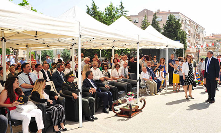 CHP'li başkandan, AK Parti ilçe başkanının ödül vermesine tepki!