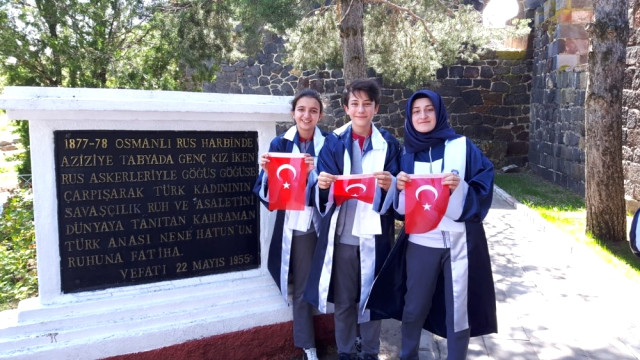 Torunları Mezun Olurken de Nene Hatun'u Unutmadılar